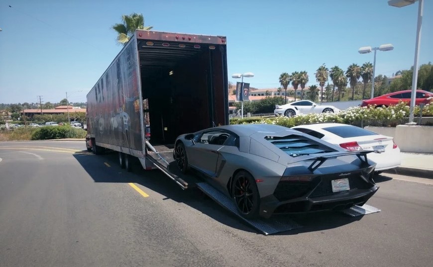 enclosed trailer with one level for car shipping